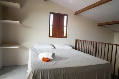 Uma cama ou camas num quarto em Vila das Pedras