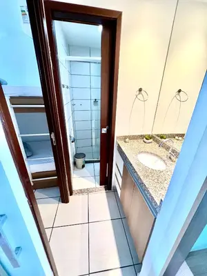 Uma casa de banho em Lindo Ap vista Mar no Melhor de Fortaleza.
