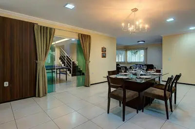 Uma área de estar em Casa Incrível na Praia de Tabuba by Carpediem