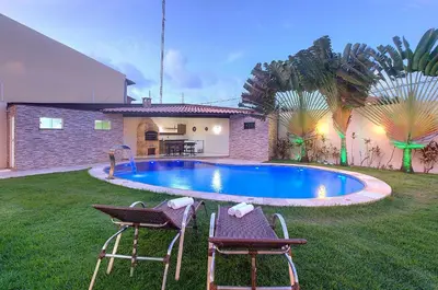 A piscina em ou perto de Casa Incrível na Praia de Tabuba by Carpediem