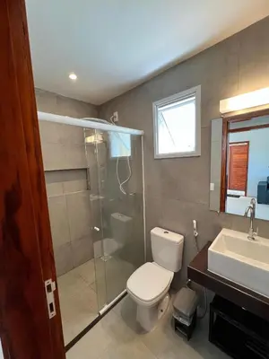 Uma casa de banho em Flat Canoa Quebrada com Terraço