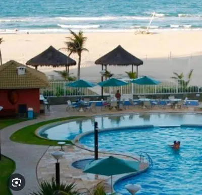 A piscina em ou perto de Apartamento Vista total do Mar uma cobertura a 400m do Beach Park no Porto das Dunas Aquiraz Condomínio Terramaris Piscina ampla Parque infantil Sauna Estacionamento privado