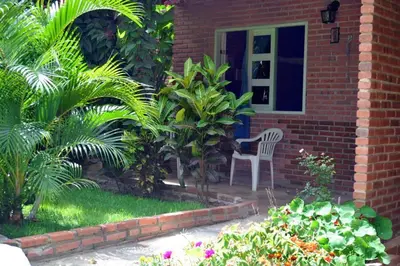 Um jardim no exterior de La Dolce Vita
