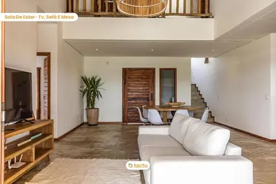 Uma televisão e/ou sistema de entretenimento em Casa Canoé Fortim Piscina de Luxo em Condomínio