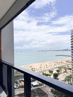 Uma vista do mar geral ou uma vista do mar a partir do apartamento