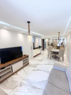 Uma televisão e/ou sistema de entretenimento em Flat atlantico 1301