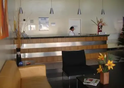 Uma área de estar em Iracema Travel