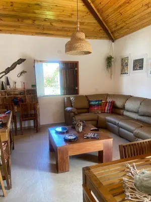 Uma área de estar em Casa carcará em Barrinha