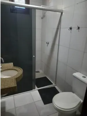 Uma casa de banho em Casa por temporada na Caponga-Ce