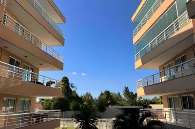 O edifício onde o apartamento está situado