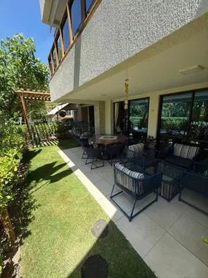 Um jardim no exterior de Wai Wai Cumbuco Eco Residence