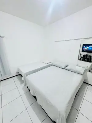 Uma cama ou camas num quarto em Ap no Derby com garagem e ar