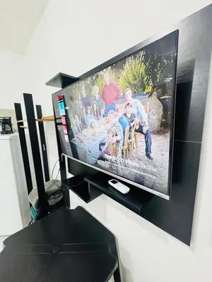 Uma televisão e/ou sistema de entretenimento em Ap no Derby com garagem e ar