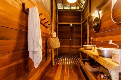 Uma casa de banho em Cabana do Denys