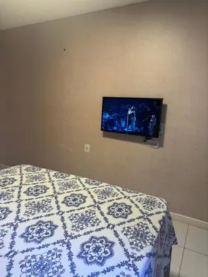 Uma televisão e/ou sistema de entretenimento em Golf Ville Resort