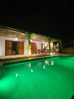 A piscina em ou perto de CMB House