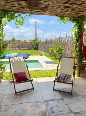 A piscina em ou perto de CMB House