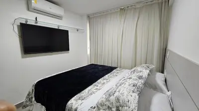 Uma cama ou camas num quarto em 64 - Conforto e Vista Mar 2 Quartos no Coração do Meireles