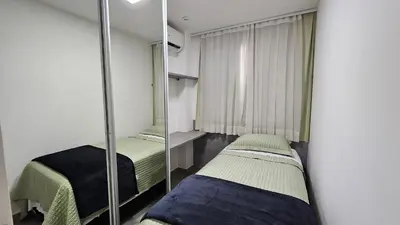 Uma cama ou camas num quarto em 64 - Conforto e Vista Mar 2 Quartos no Coração do Meireles