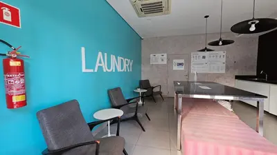 Uma área de estar em 64 - Conforto e Vista Mar 2 Quartos no Coração do Meireles