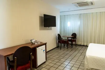 Uma televisão e/ou sistema de entretenimento em Hotel Praia Centro