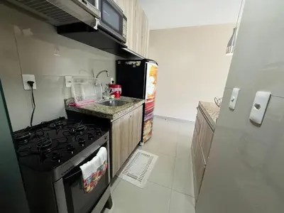 A cozinha ou kitchenette de Hosts BR - Apartamentos no VG Fun Praia do Futuro Vista Mar