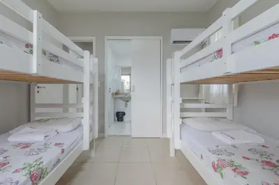 A planta de Beach Place 302 - Apê com varanda by Carpediem