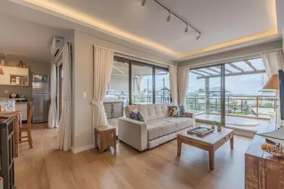 A planta de Beach Place 302 - Apê com varanda by Carpediem