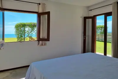 Uma cama ou camas num quarto em Beach Front Villas - Casa ao mar by Carpediem