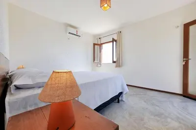Uma cama ou camas num quarto em Beach Front Villas - Chalé ao mar by Carpediem
