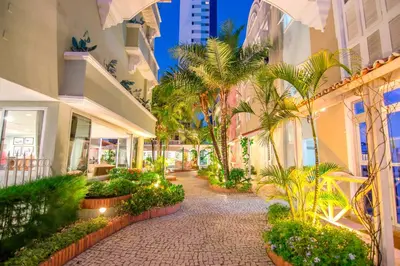 Um jardim no exterior de Hotel Villa Mayor Charme