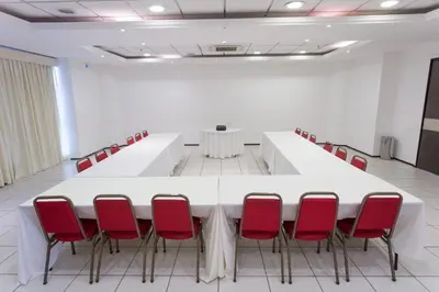 A área empresarial e/ ou a sala de conferências de Hotel Brasil Tropical