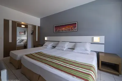 Uma cama ou camas num quarto em Oasis Imperial & Fortaleza
