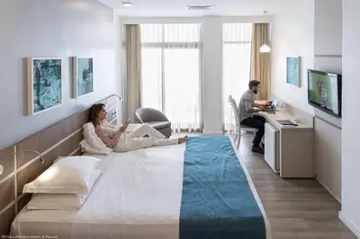 Uma televisão e/ou sistema de entretenimento em Oasis Imperial & Fortaleza