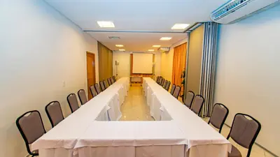 A área empresarial e/ ou a sala de conferências de Hotel Beira Mar