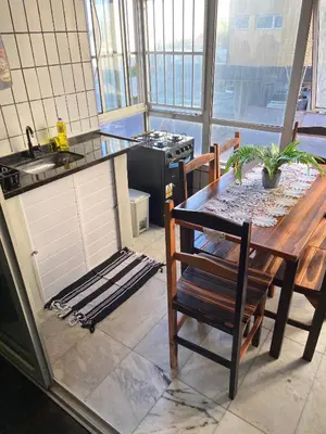 A cozinha ou kitchenette de apartamento completo praia do futuro fortaleza