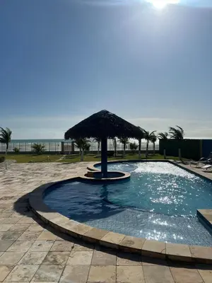 A piscina em ou perto de Apartamento pé na areia na Taiba