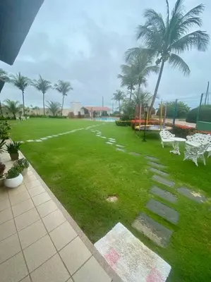 Um jardim no exterior de Paraíso no Porto das Dunas!