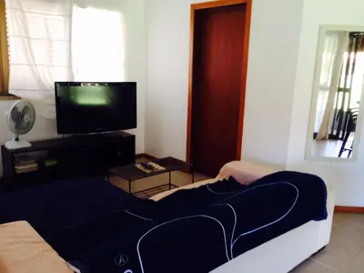Uma televisão e/ou sistema de entretenimento em Dream Village Cumbuco Beach