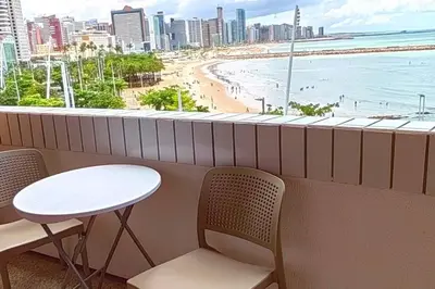 Uma vista do mar geral ou uma vista do mar a partir do apartamento
