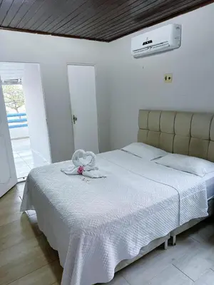 Uma cama ou camas num quarto em Pousada Areia da Praia