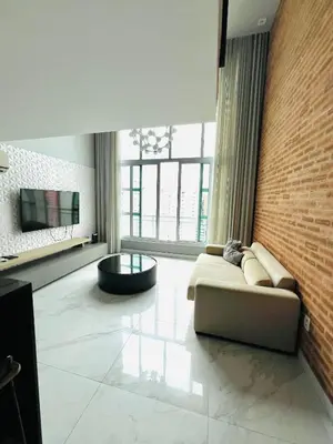 Uma televisão e/ou sistema de entretenimento em Loft com vista mar