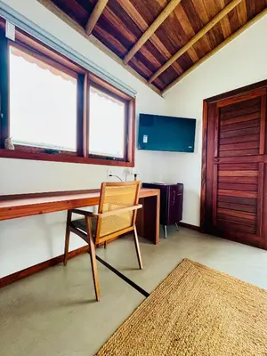 Uma área de estar em Casa Calango suites
