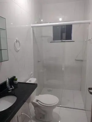 Uma casa de banho em Condomínio Azure Residence