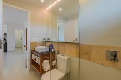 Uma casa de banho em Kite Star - Quádruplo com varanda por Carpediem