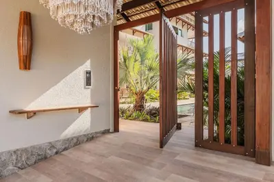 Um jardim no exterior de Kite Star - Apartamento com varanda por Carpediem