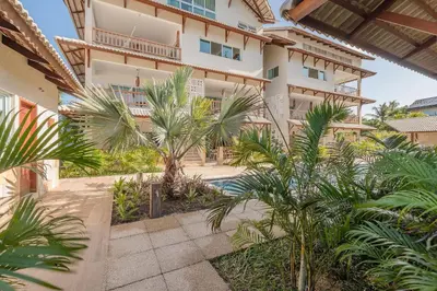 Um jardim no exterior de Kite Star - Elegância com varanda por Carpediem