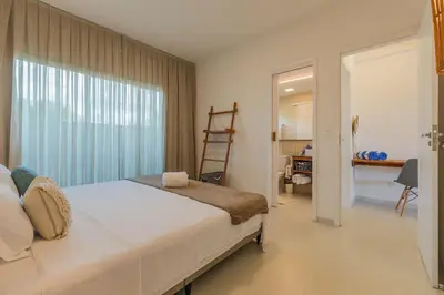 Uma cama ou camas num quarto em Kite Star - Duplo espaçoso por Carpediem