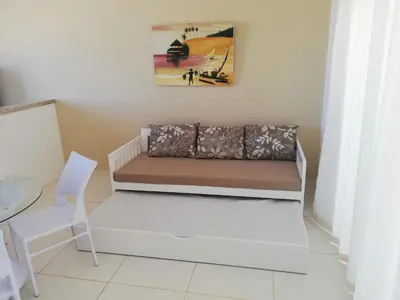 Uma área de estar em Apartamento 150m da praia de Canoa Quebrada
