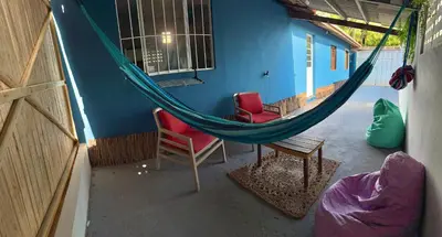Uma área de estar em L1 localize casa na praia